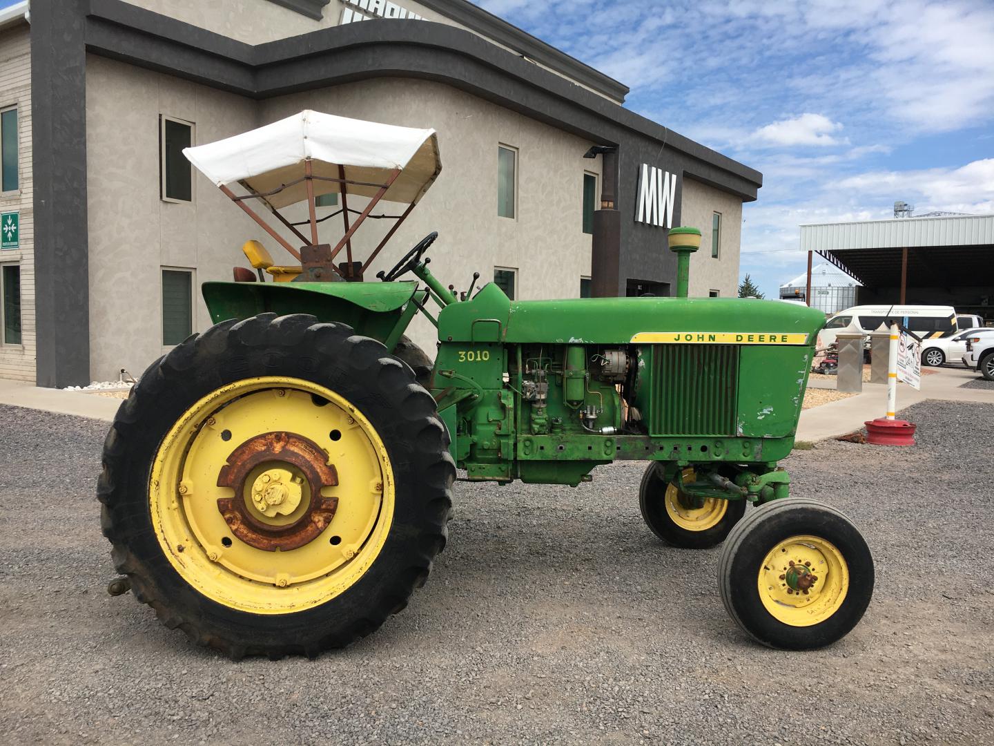 ./imagenes/INVOICE/2019/12103/TRACTOR JOHN DEERE 3010  (2).JPG